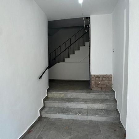 Host Apartament Elio Тирана Екстериор снимка