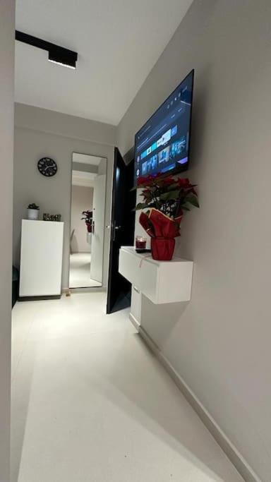 Host Apartament Elio Тирана Екстериор снимка