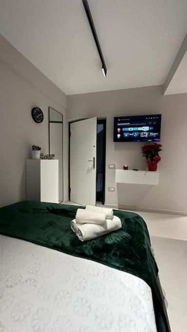 Host Apartament Elio Тирана Екстериор снимка