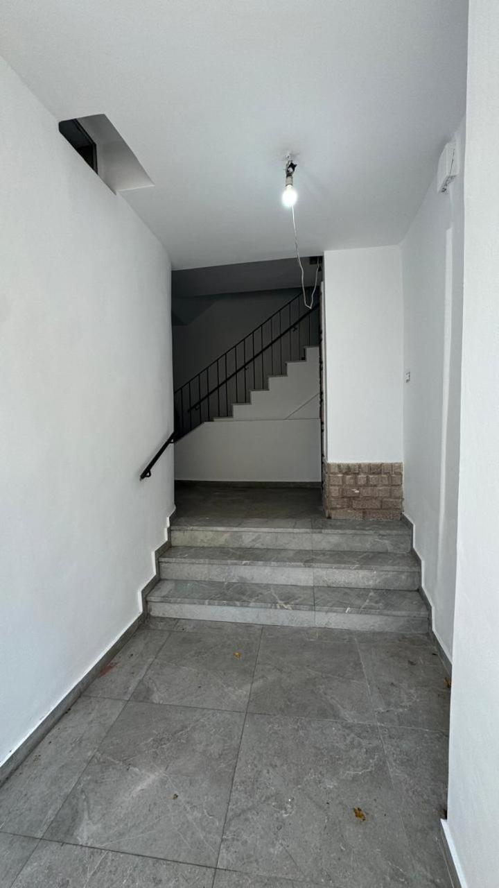 Host Apartament Elio Тирана Екстериор снимка