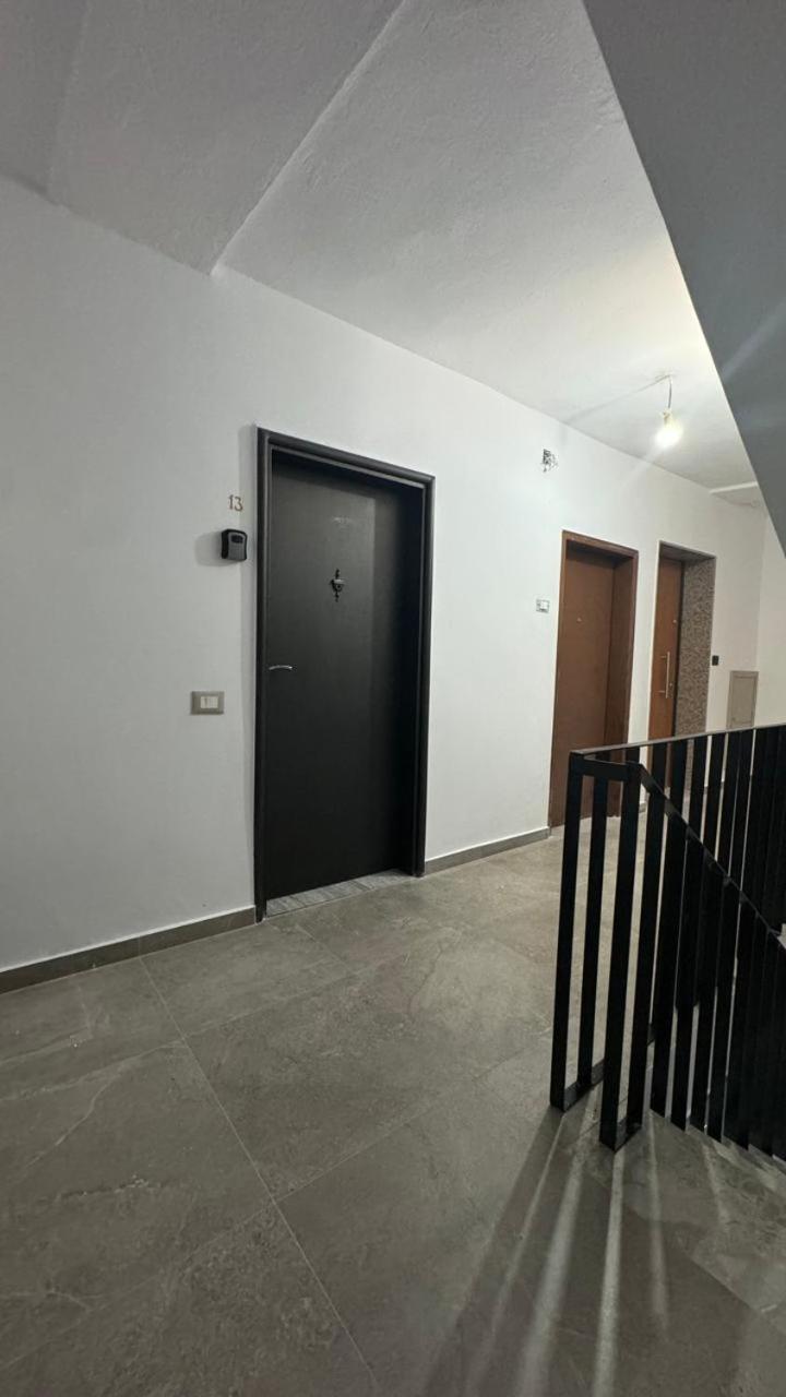 Host Apartament Elio Тирана Екстериор снимка