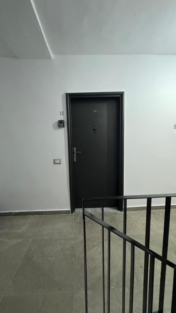 Host Apartament Elio Тирана Екстериор снимка